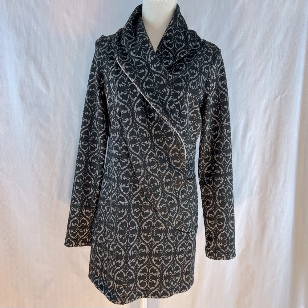Ruelle Mini Dress Black & White Textured Print Shawl Collar Long Sleeves L
